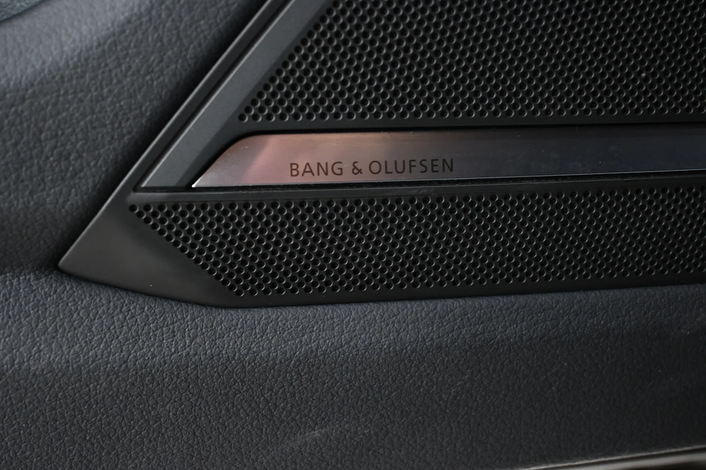 Car Image - DQGC945X4wOgbmkW1apdb