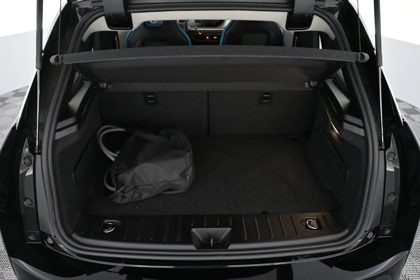 Car Image - 2fTF8oIBd1QL5EybzkvBLv