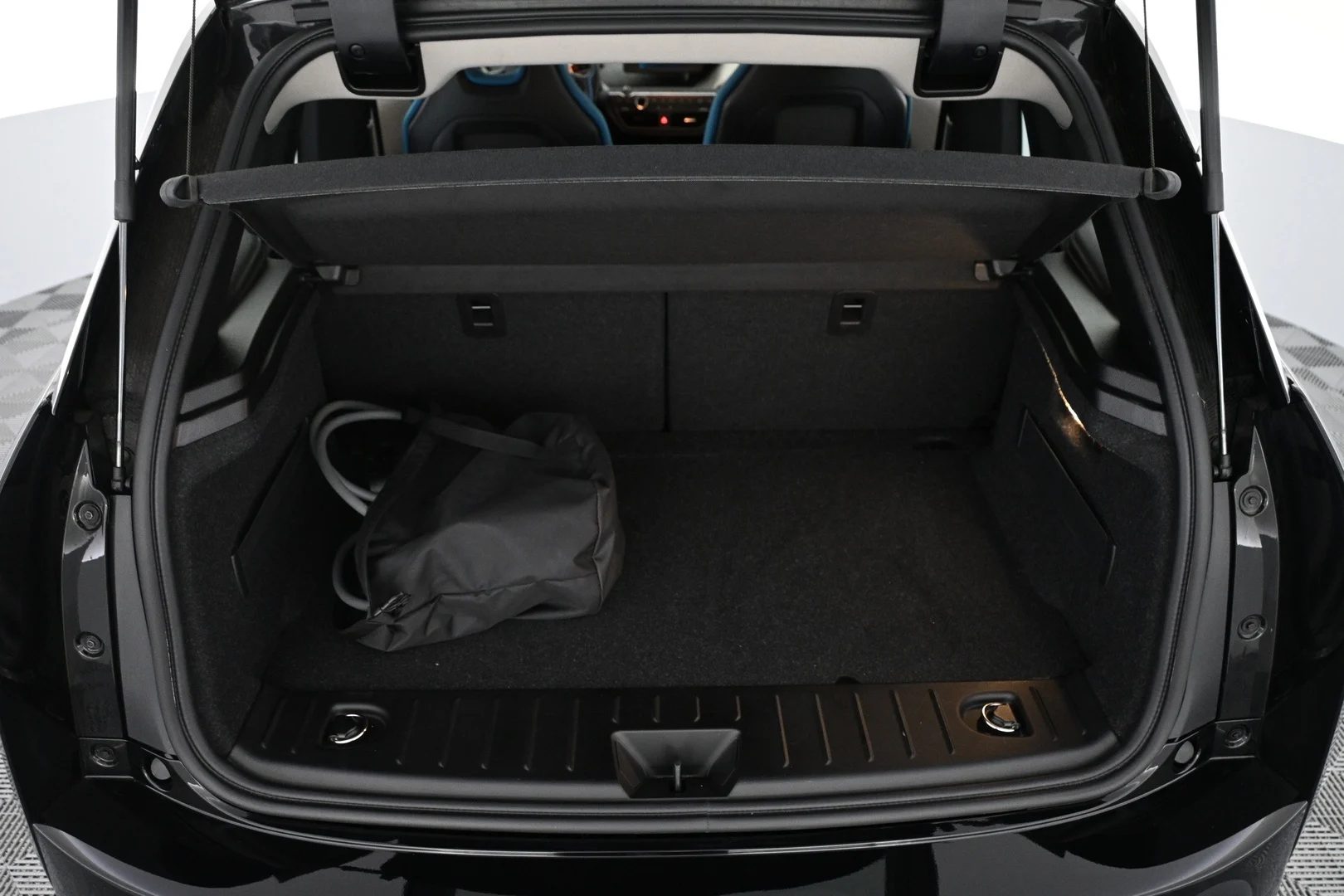 Car Image - 2fTF8oIBd1QL5EybzkvBLv