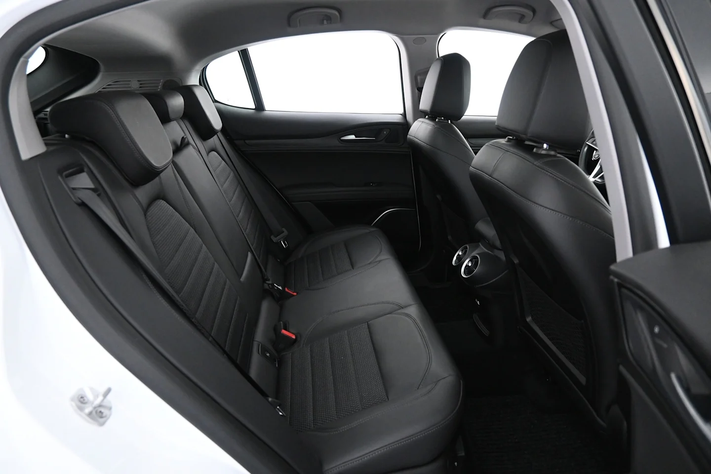 Car Image - 4Ge4Ri8XGkDMDgJoeSroFw