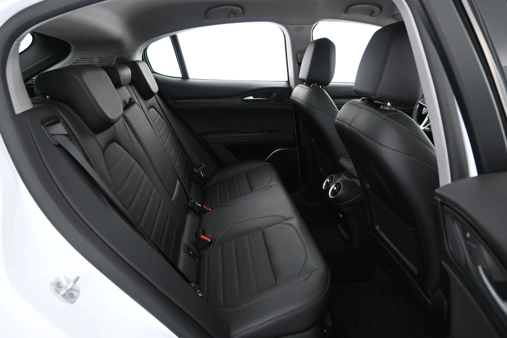 Car Image - 4Ge4Ri8XGkDMDgJoeSroFw