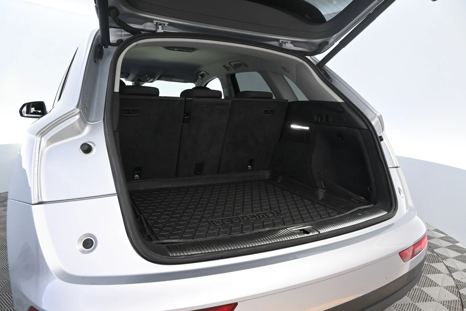 Car Image - 1HhBH5zsm4hK8rn1qUbIp9