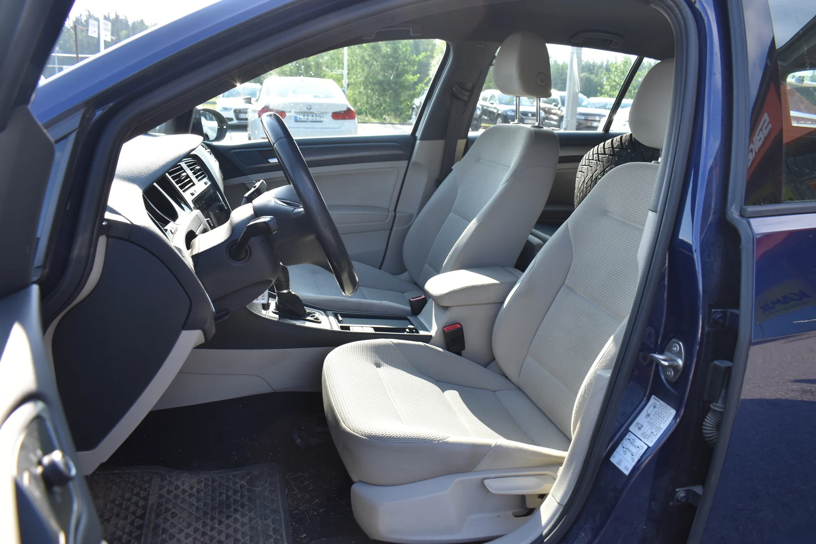 Car Image - 2QGLh08EhScedyWDxlwH3t