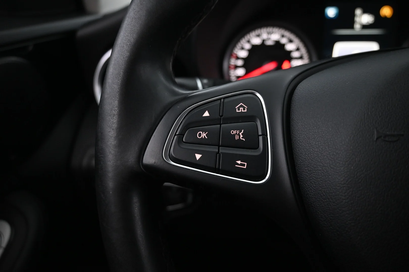 Car Image - 7EIWZH8T4AIq00V1zwe6Tp