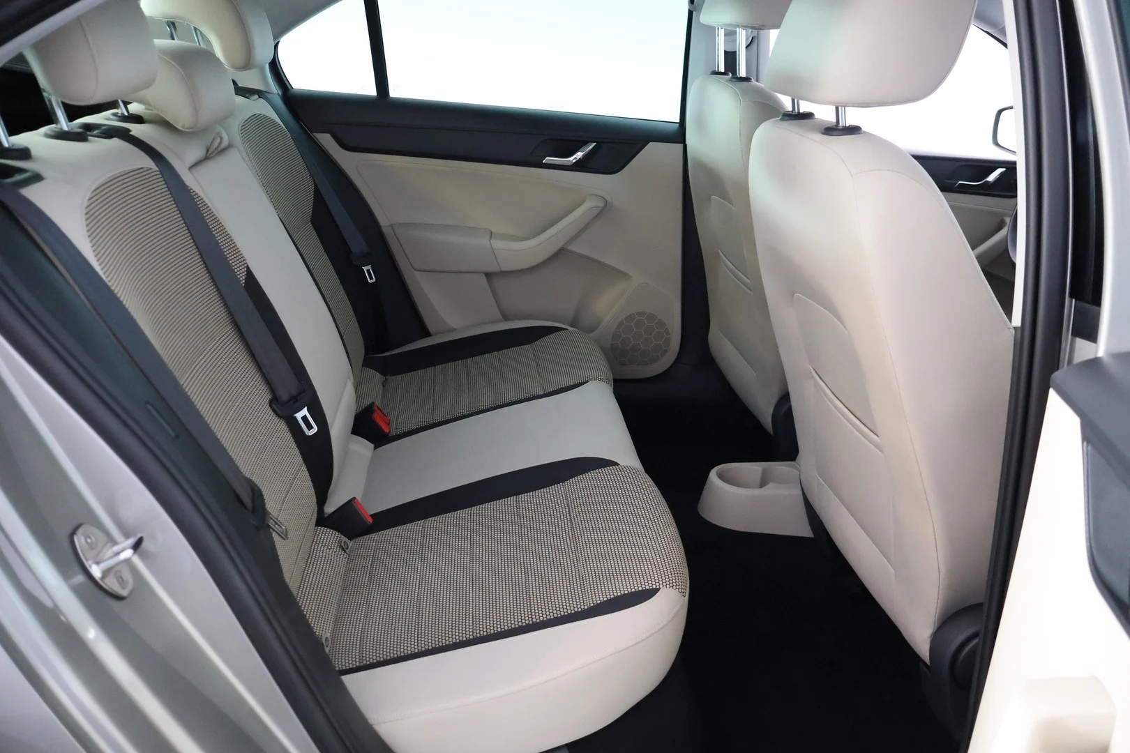 Car Image - 7wzPjxD1rBHffsOvqSRRoS