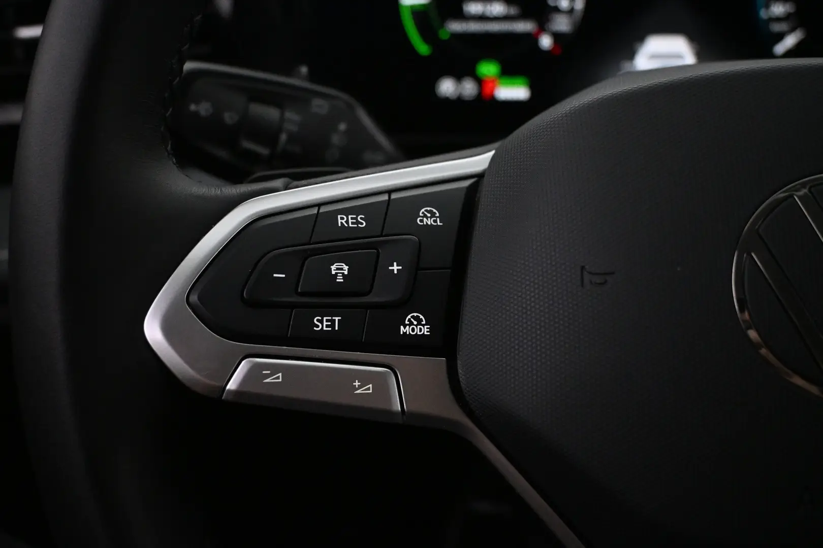 Car Image - 3JSwX9fuPMHkVqxc0EzWtD