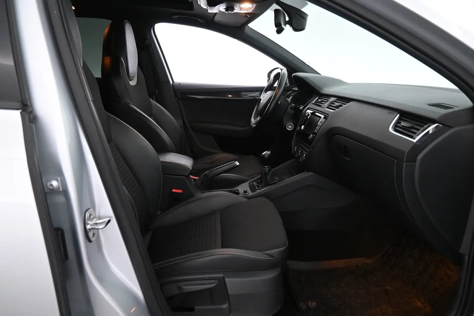 Car Image - 1iMGiOi64IOoItFpOdFaXy