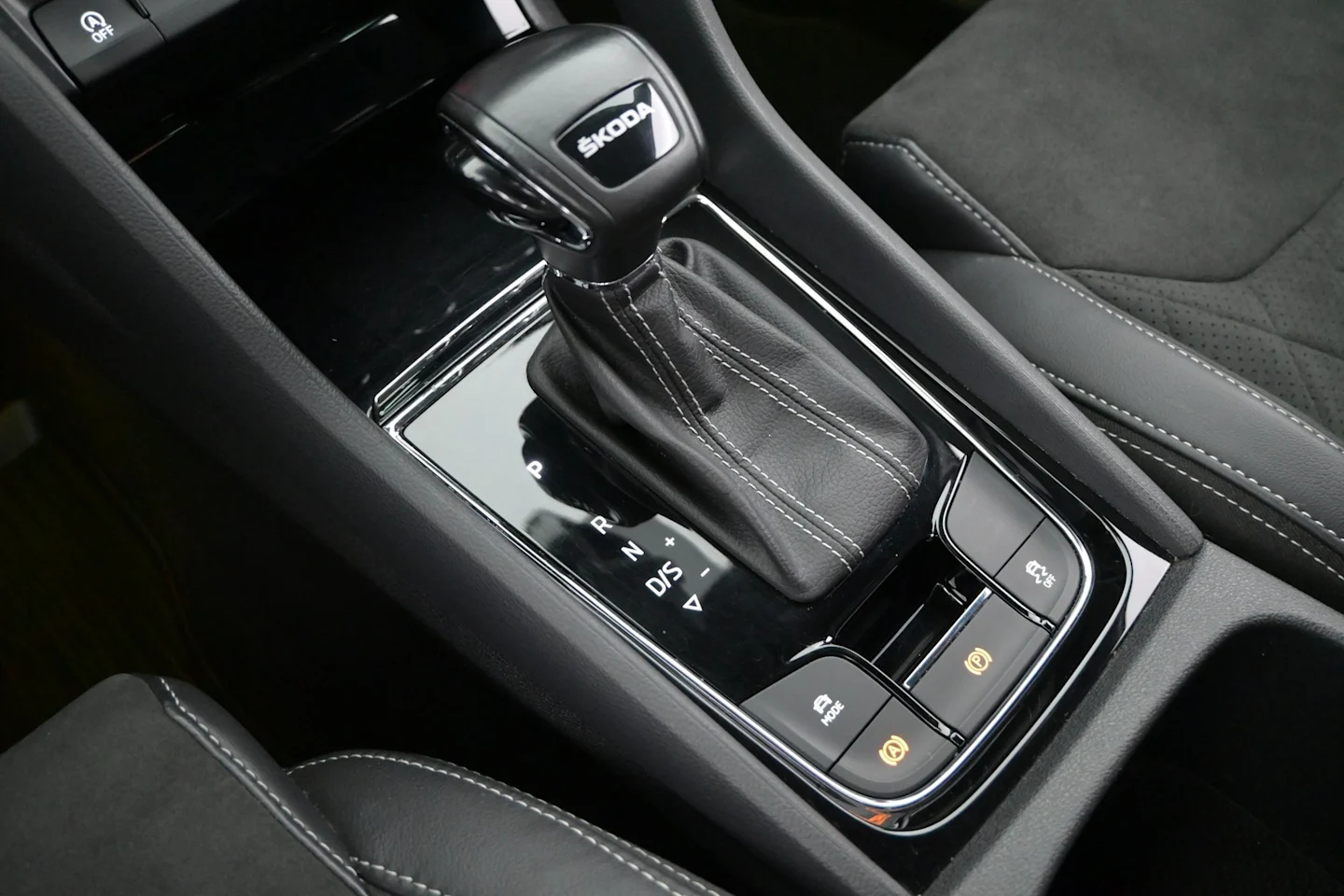 Car Image - 5Q7TPXnHgjJXTB5Whzotox