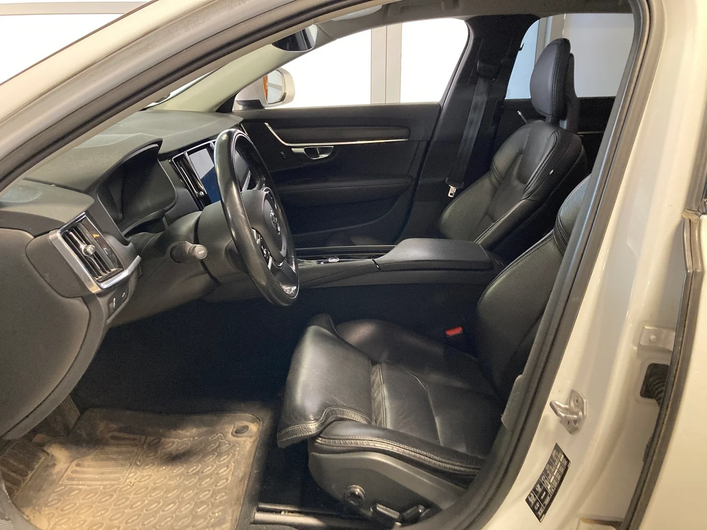 Car Image - 1oT2jRMND5VkTqW8YkzwXc