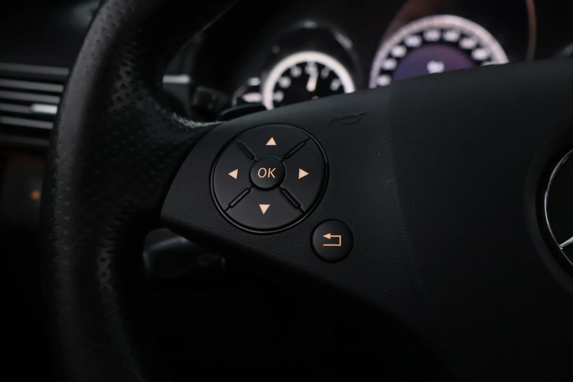 Car Image - 1CnptYq88qIz83x1eukLfc