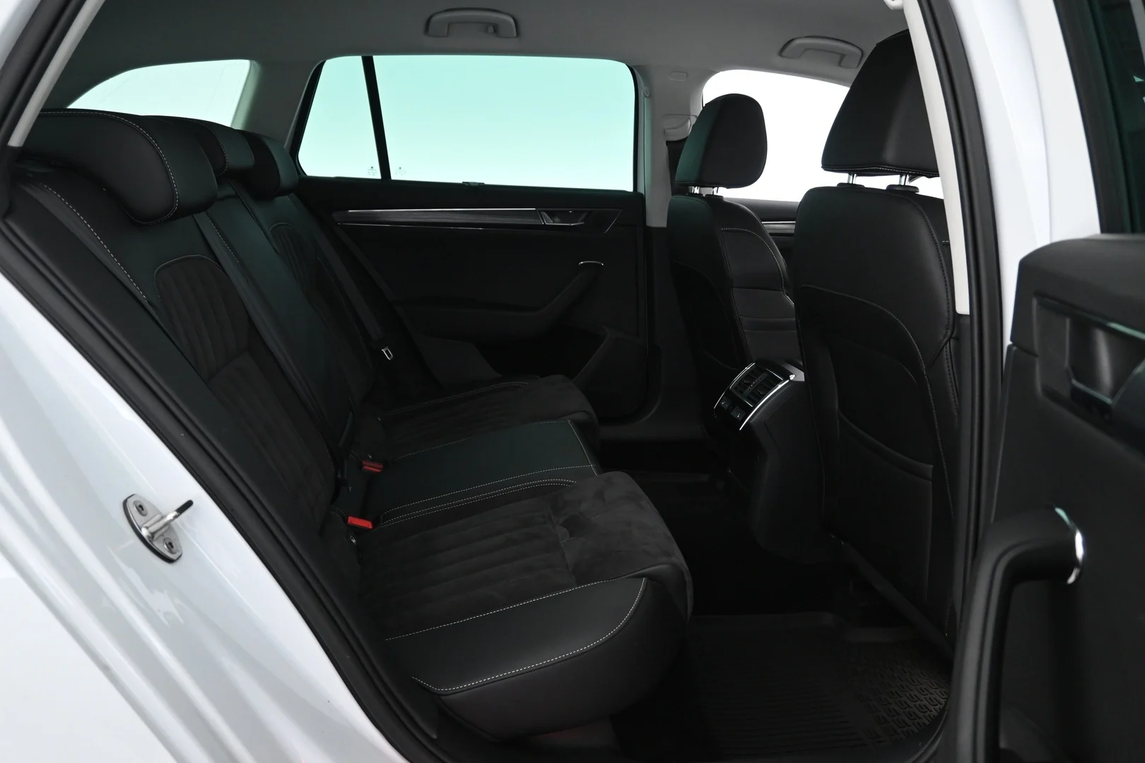 Car Image - Pwitx3Zqt6vrQSTGVYUG8