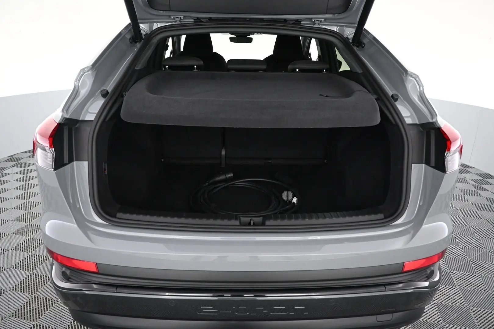 Car Image - 18gJPAwguVAKGDuuC7q7Z2