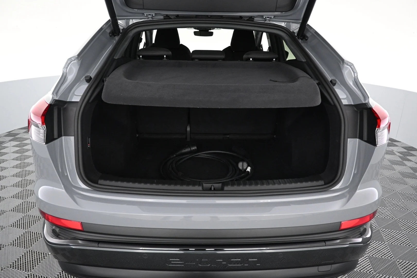 Car Image - 18gJPAwguVAKGDuuC7q7Z2