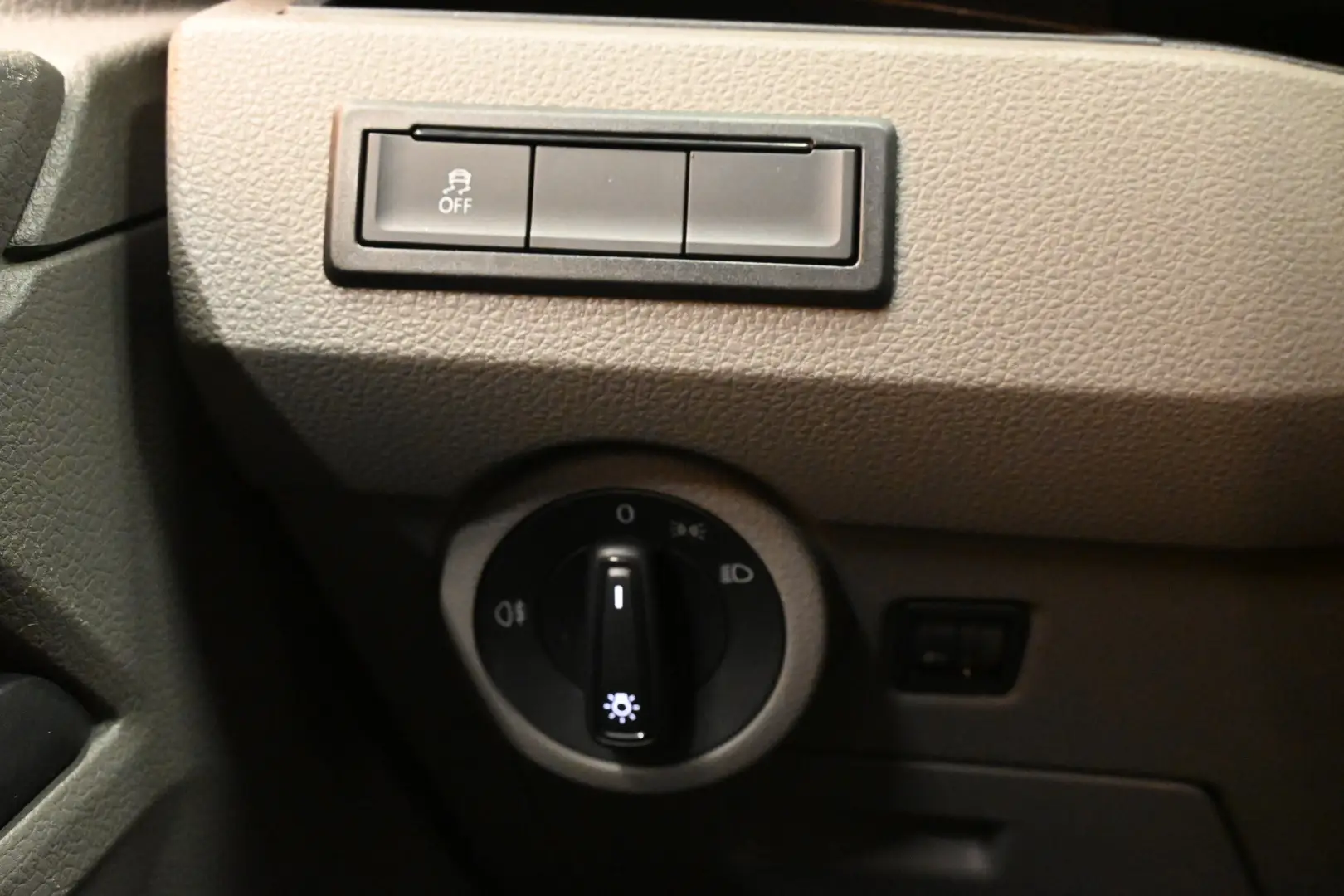 Car Image - 5CSUaYqk2ekdVpVtavY8Z2