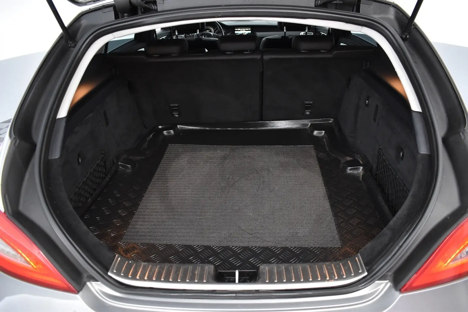Car Image - VurVjVvmMNL2wUOImGjru