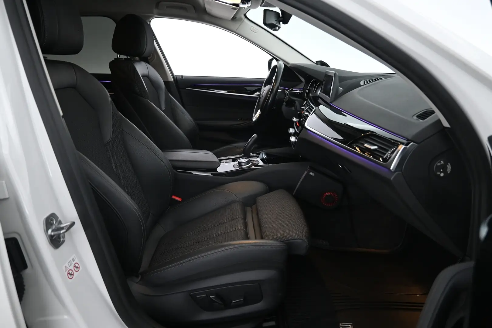 Car Image - 9RPNEC32VBFpnnaS7VdfA