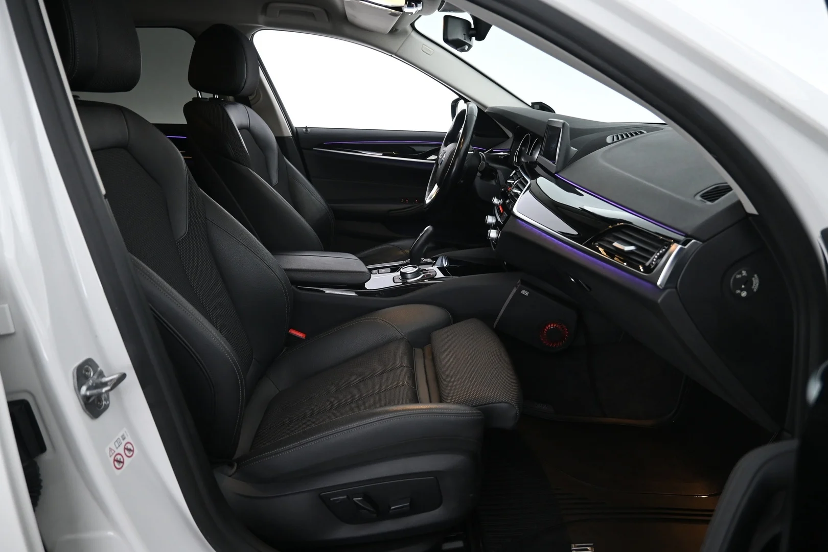 Car Image - 9RPNEC32VBFpnnaS7VdfA