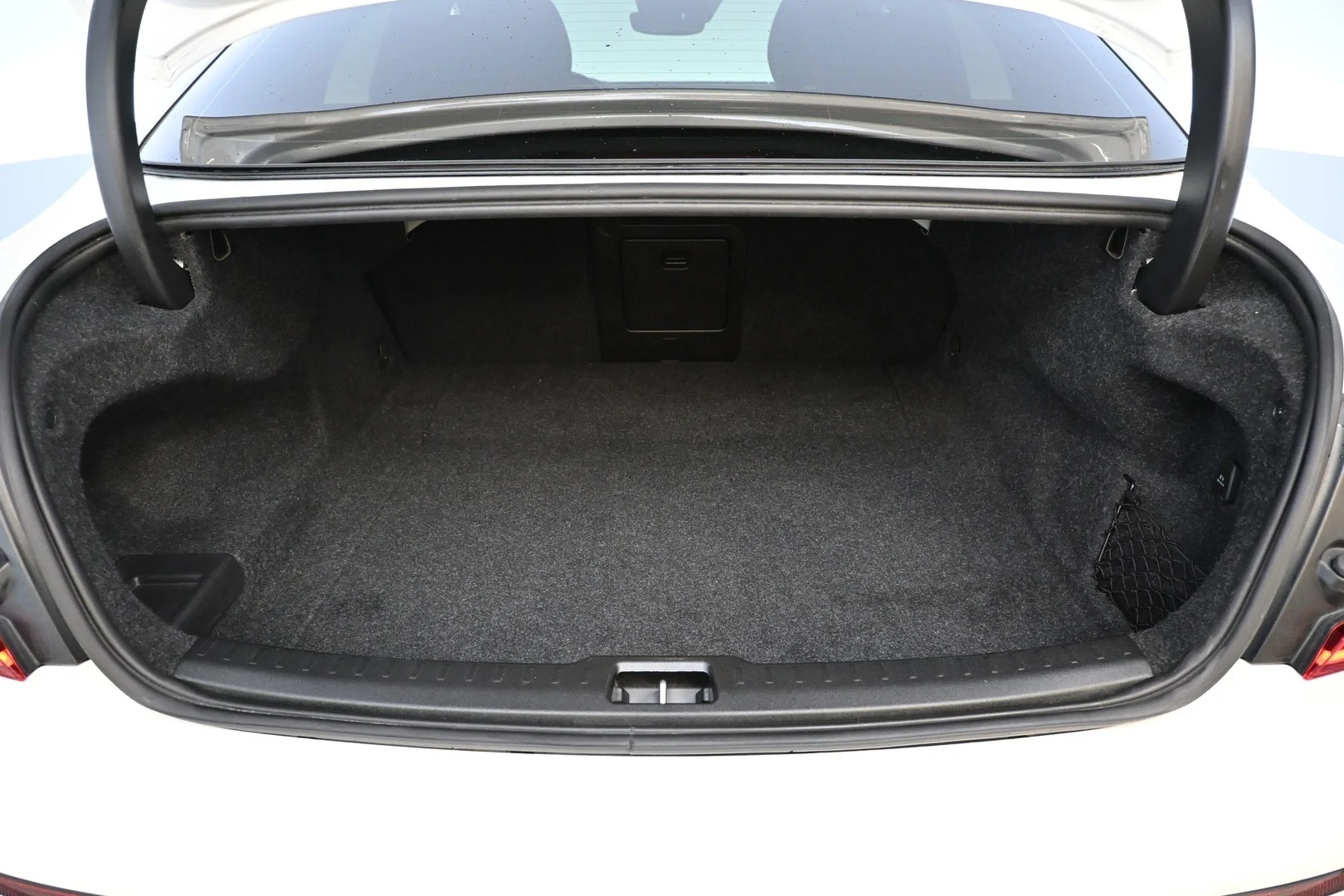 Car Image - 32GvS3yekf1Gi3i9d3I1wF