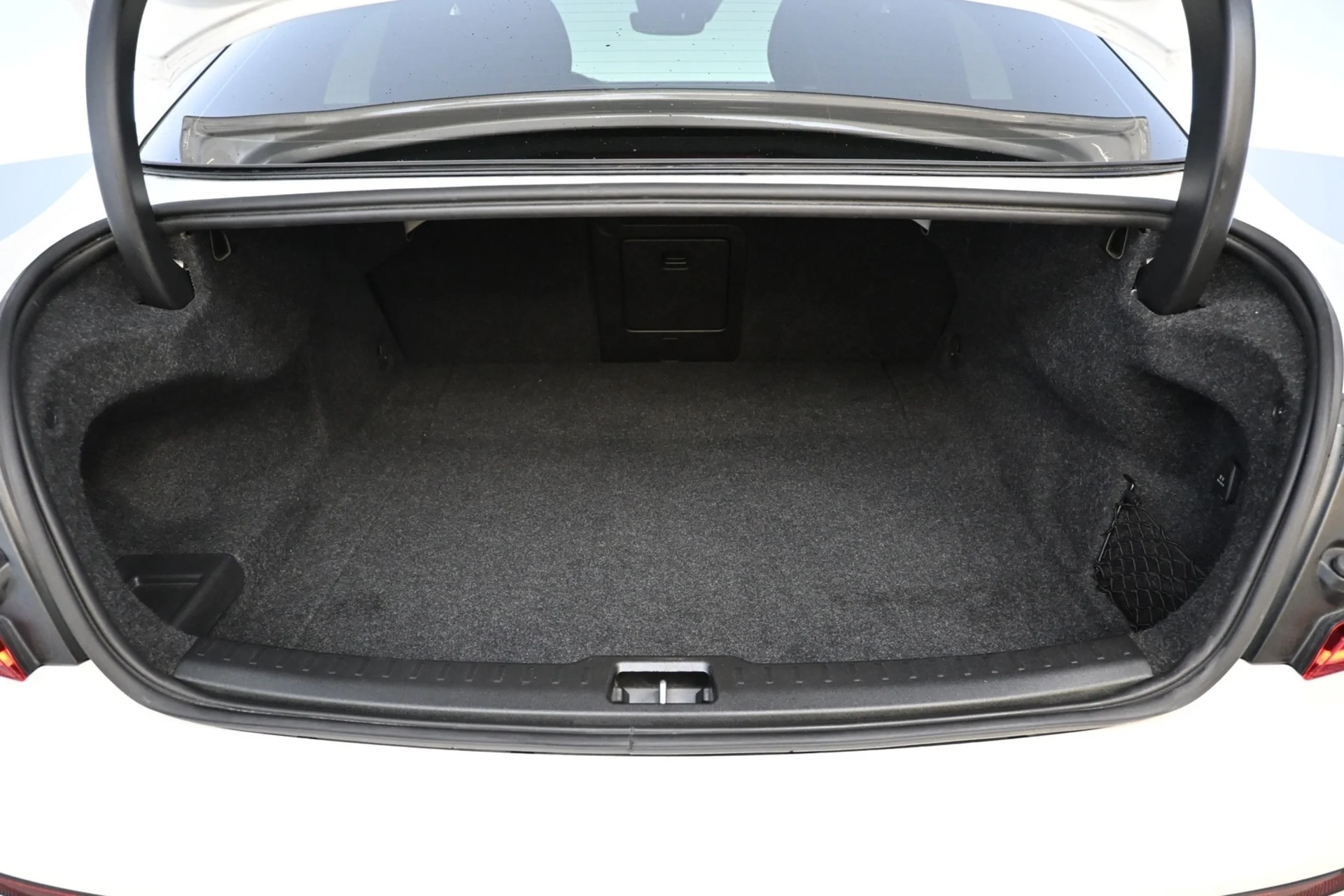 Car Image - 32GvS3yekf1Gi3i9d3I1wF