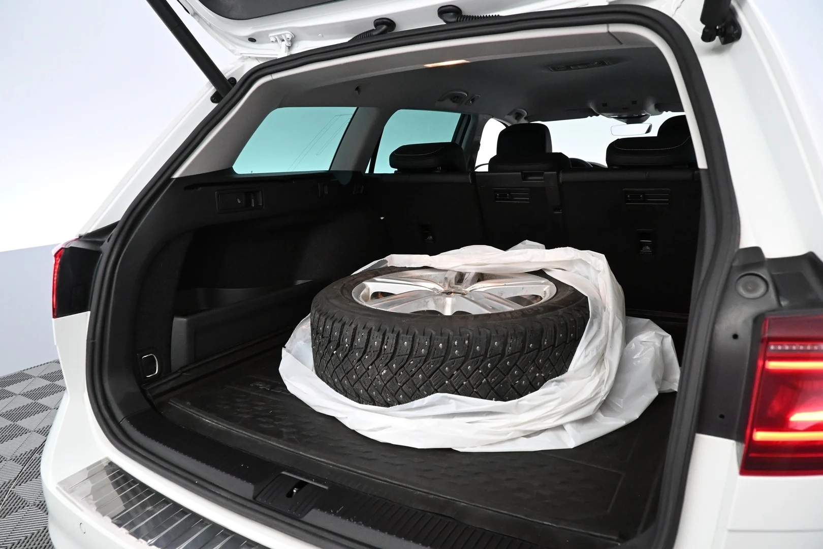 Car Image - 7MqXNPFf2eX9l6zhug2ow