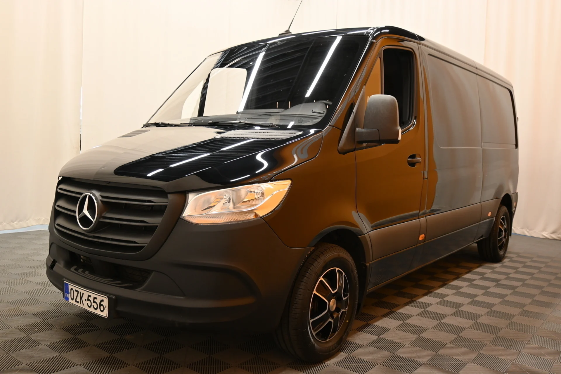 Car Image - 7eiNfV2ME8gYSW3vamd9YL