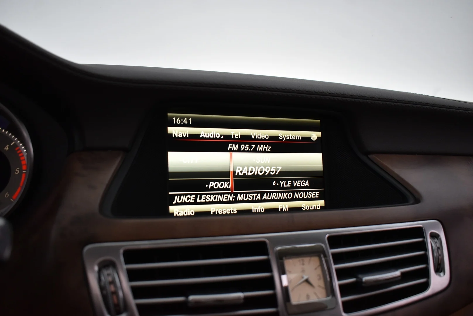 Car Image - 7LGeYUzop9je7Z92JM4tV5