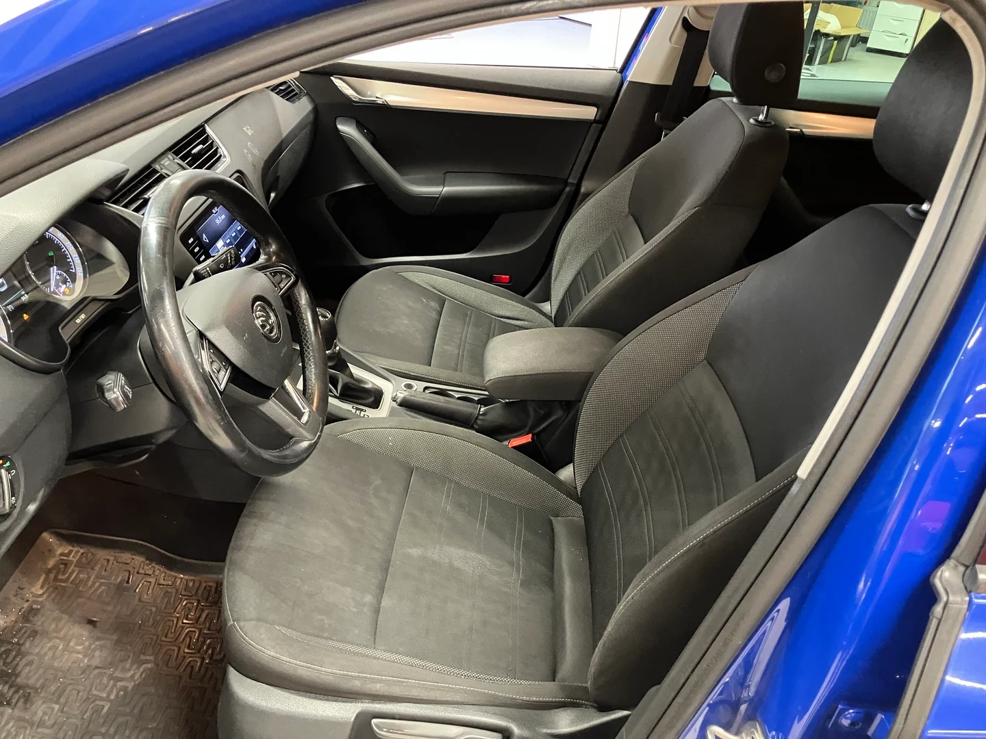 Car Image - 6jRx53eXuRmk89nXHyl0wB