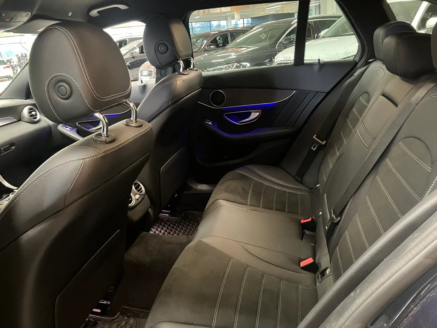 Car Image - 2SVhf3pDFkW1G2uwwxS7N9