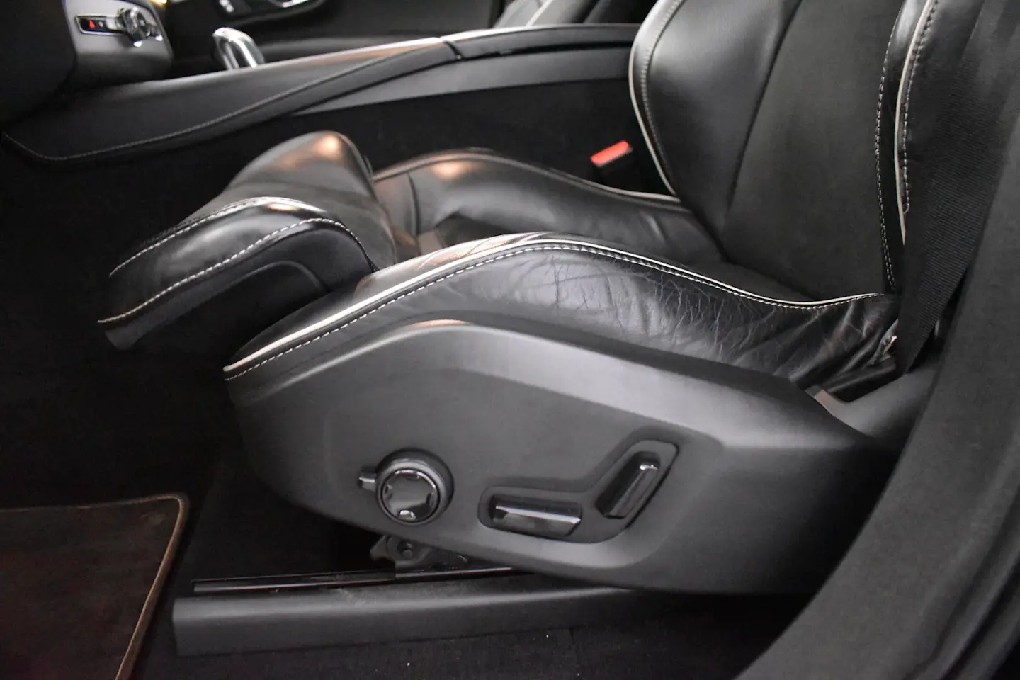 Car Image - 48R3Hpnoy2msRn9dzgeoWo