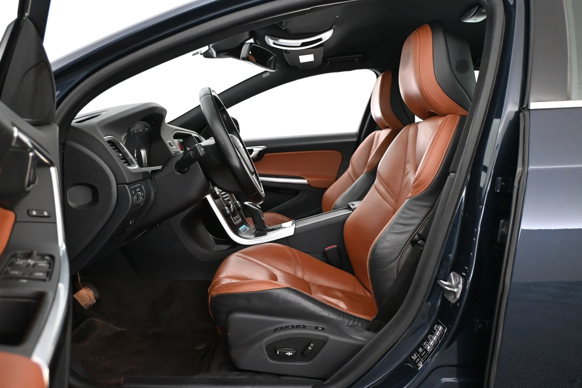 Car Image - 1HJLOsAzlcjUh3lidgyJNn