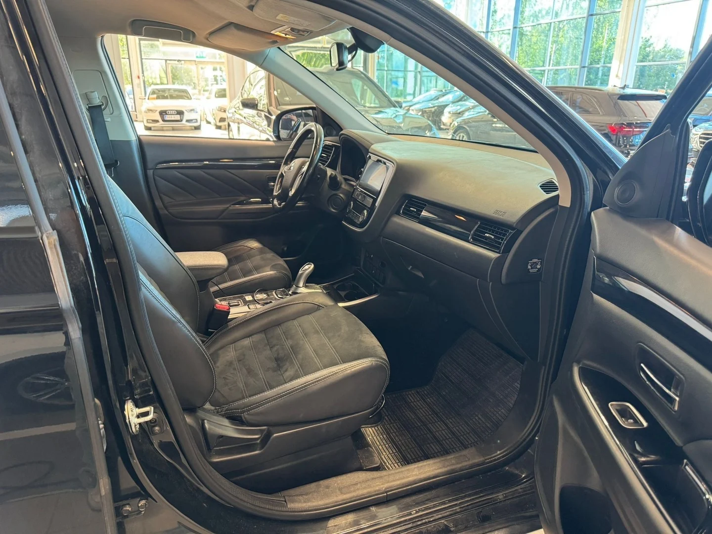 Car Image - 64X4Y1bmH59uXDwBotlQUf