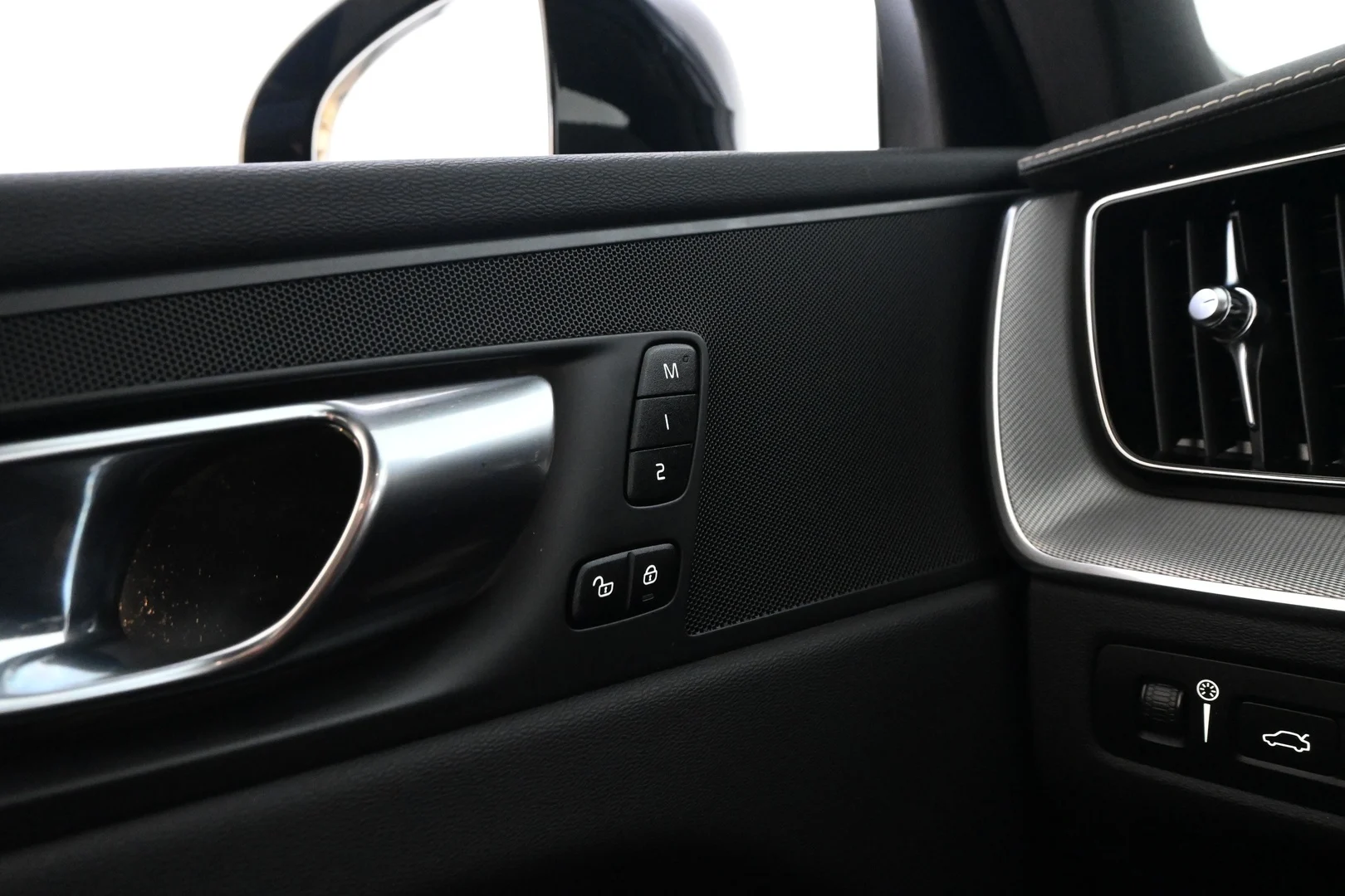 Car Image - 2KV4IvujgWh7EMfKGT6AyO