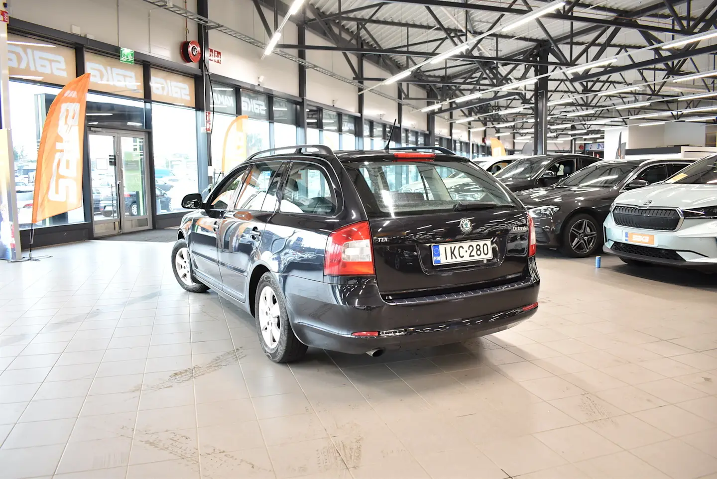 Car Image - 1T8d6NNLag55KUeuuvbaVv
