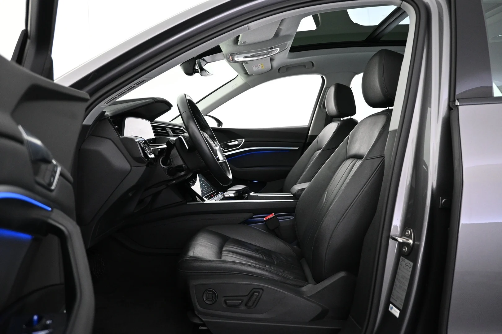 Car Image - 2WSvxLQBPVCCwz3vWDdofT