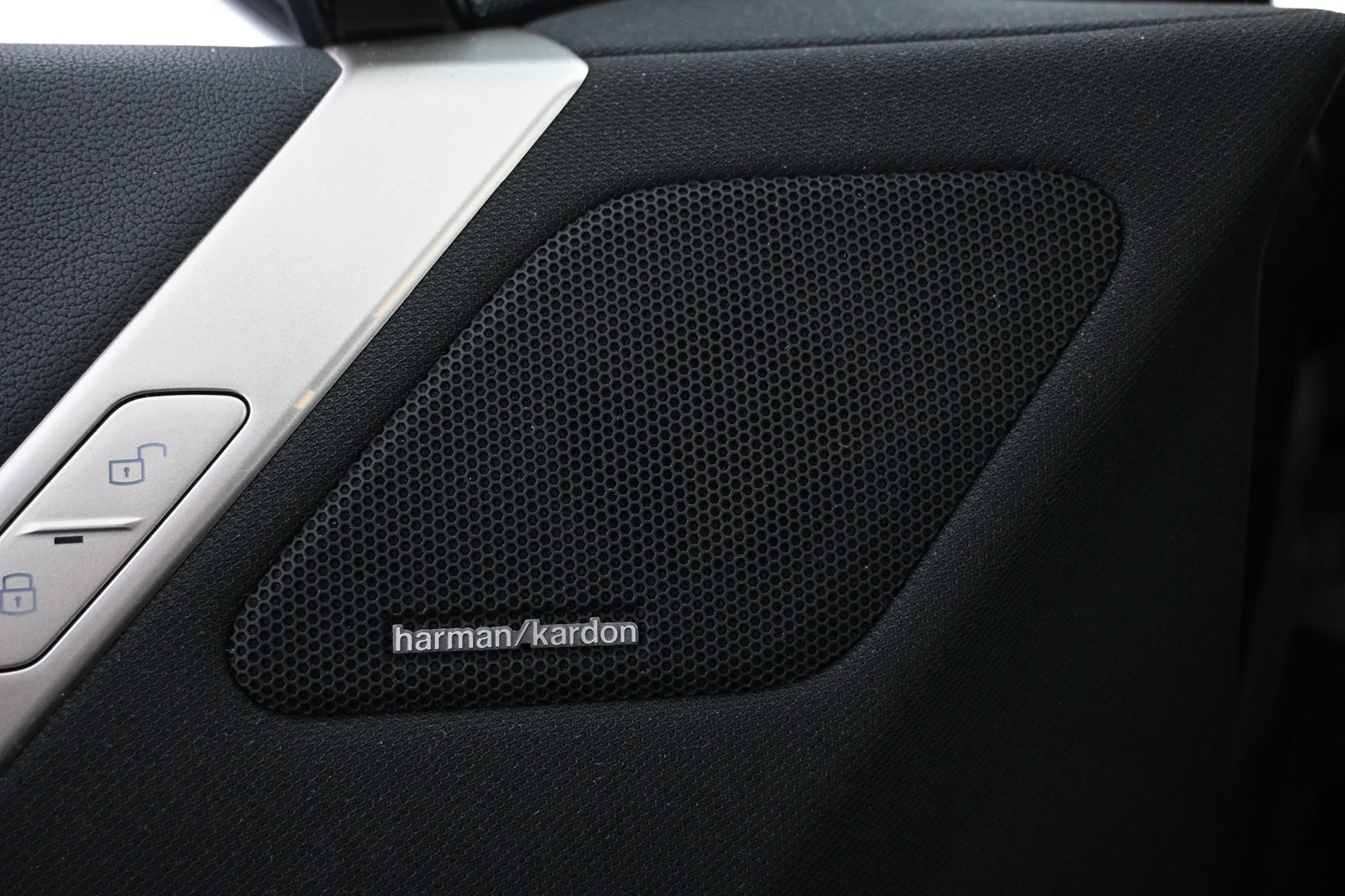 Car Image - N63FfwqNESULjJYM7nKS1