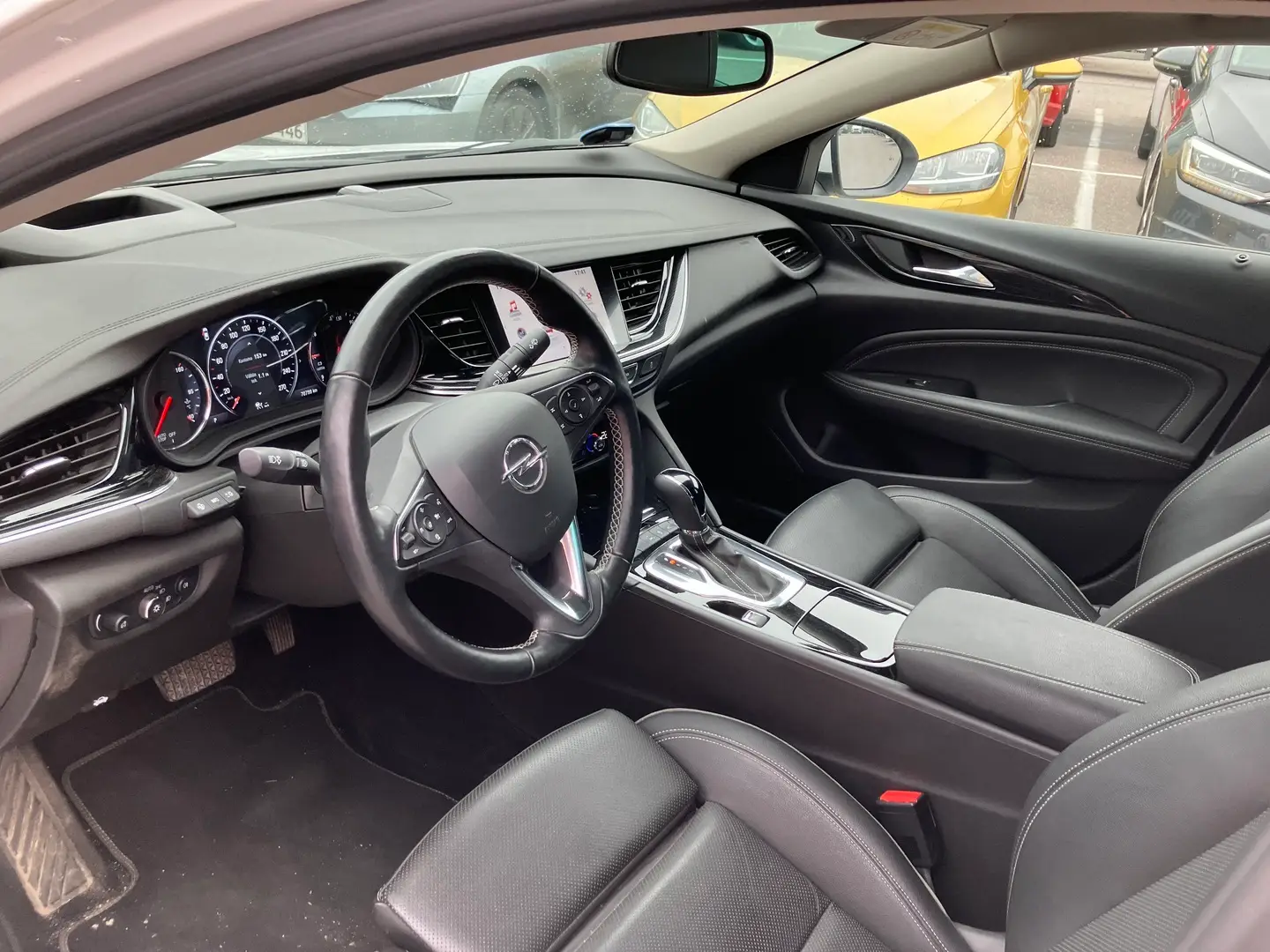 Car Image - 6MJZPX6hYf1m4eT5D9czAu