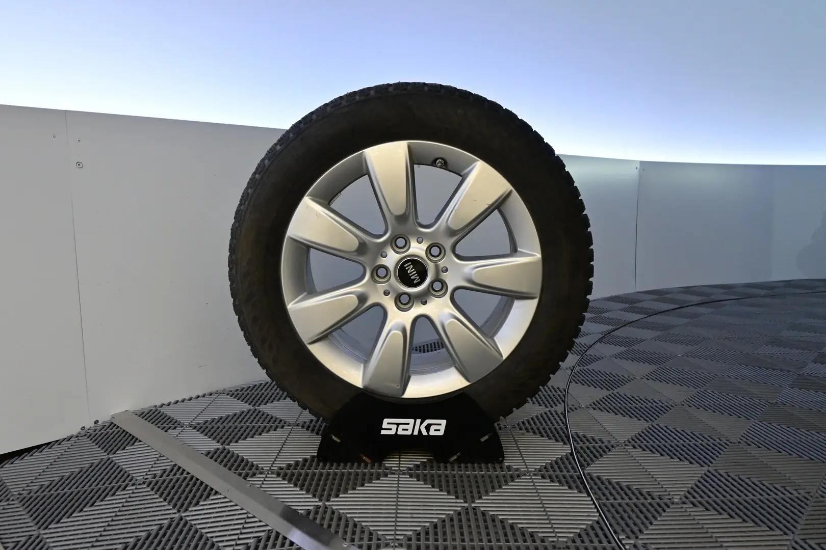 Car Image - 356o103FdQnNXInAAZi7QW