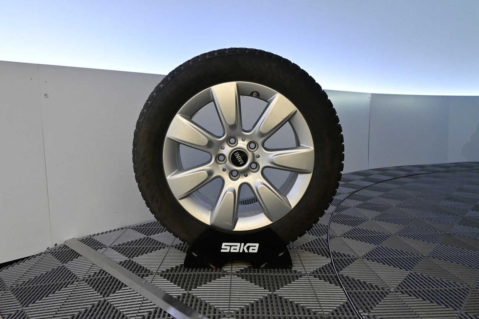Car Image - 356o103FdQnNXInAAZi7QW