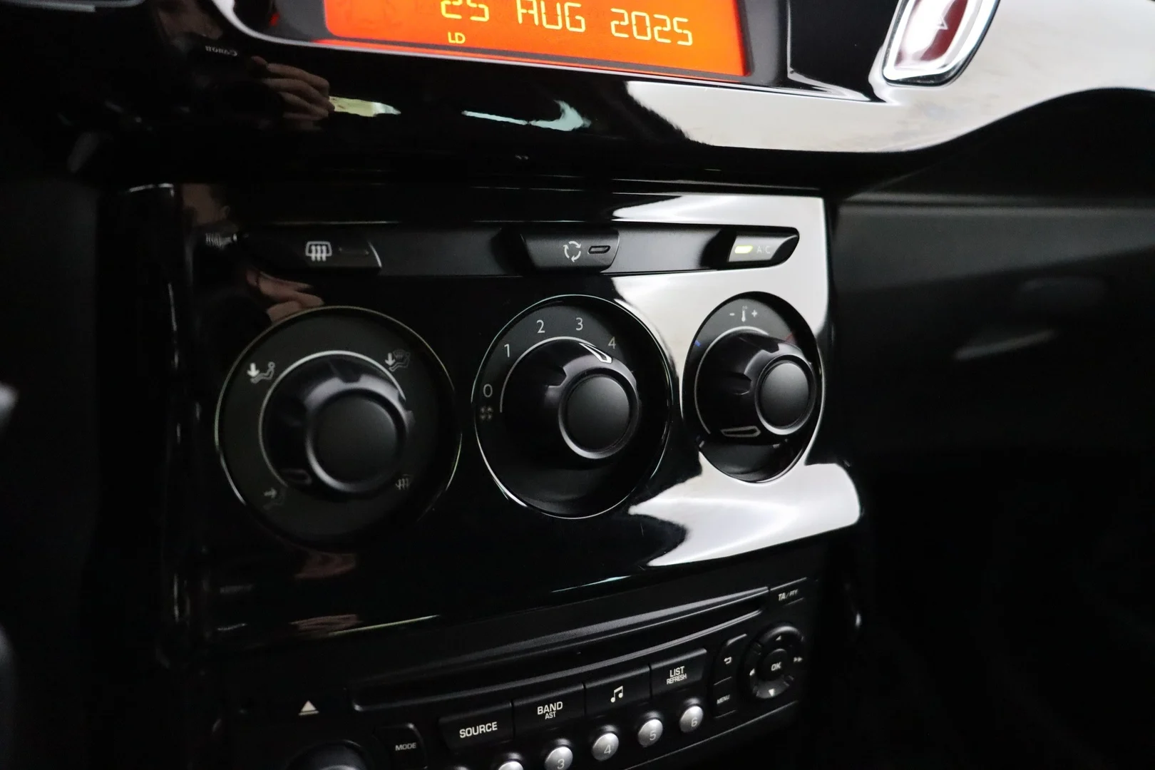 Car Image - 3w6xQmO213cVdpf5lVkqrz