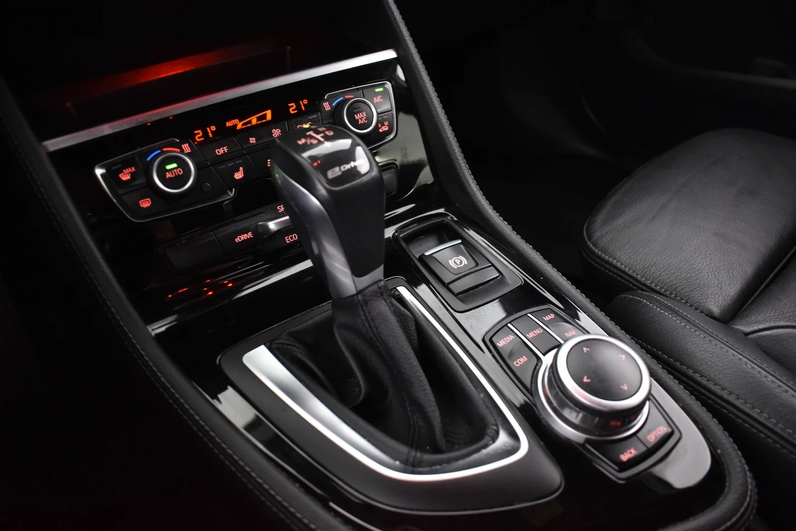 Car Image - 5P7VlIGcDAIPindE2jliFz