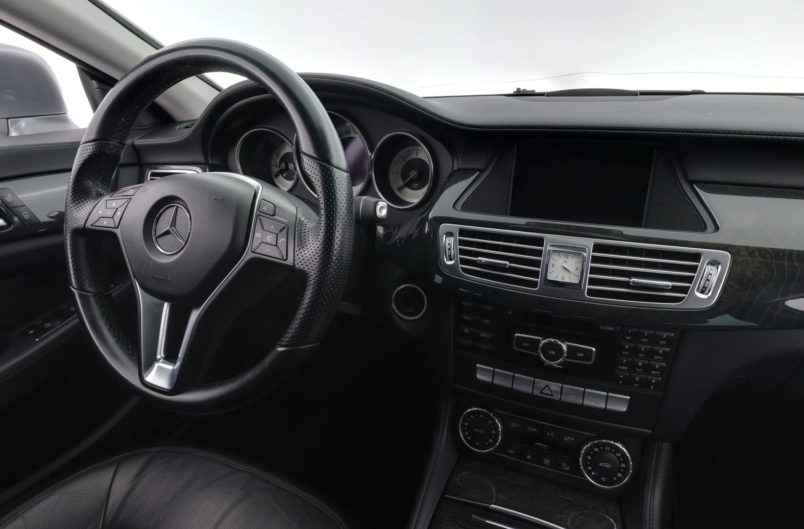 Car Image - VurVjVvmMNL2wUOImGjru
