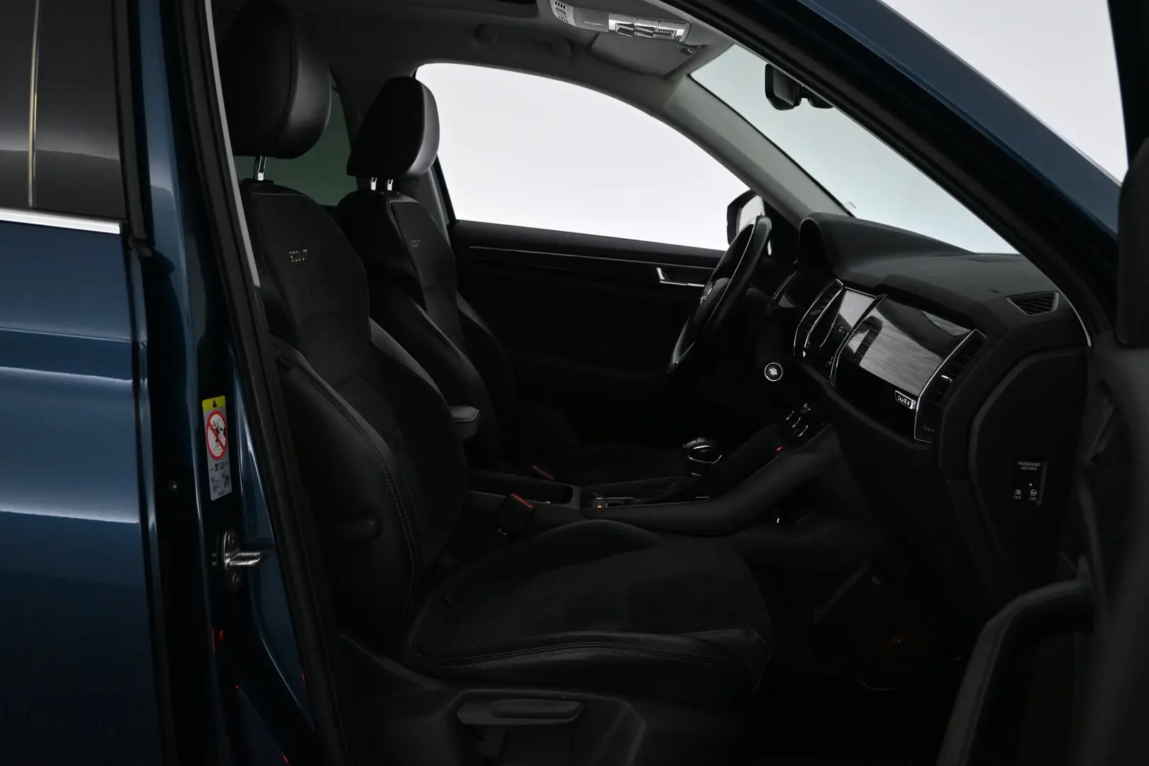 Car Image - 1Y4iDyslS0i4sURLlJblEF