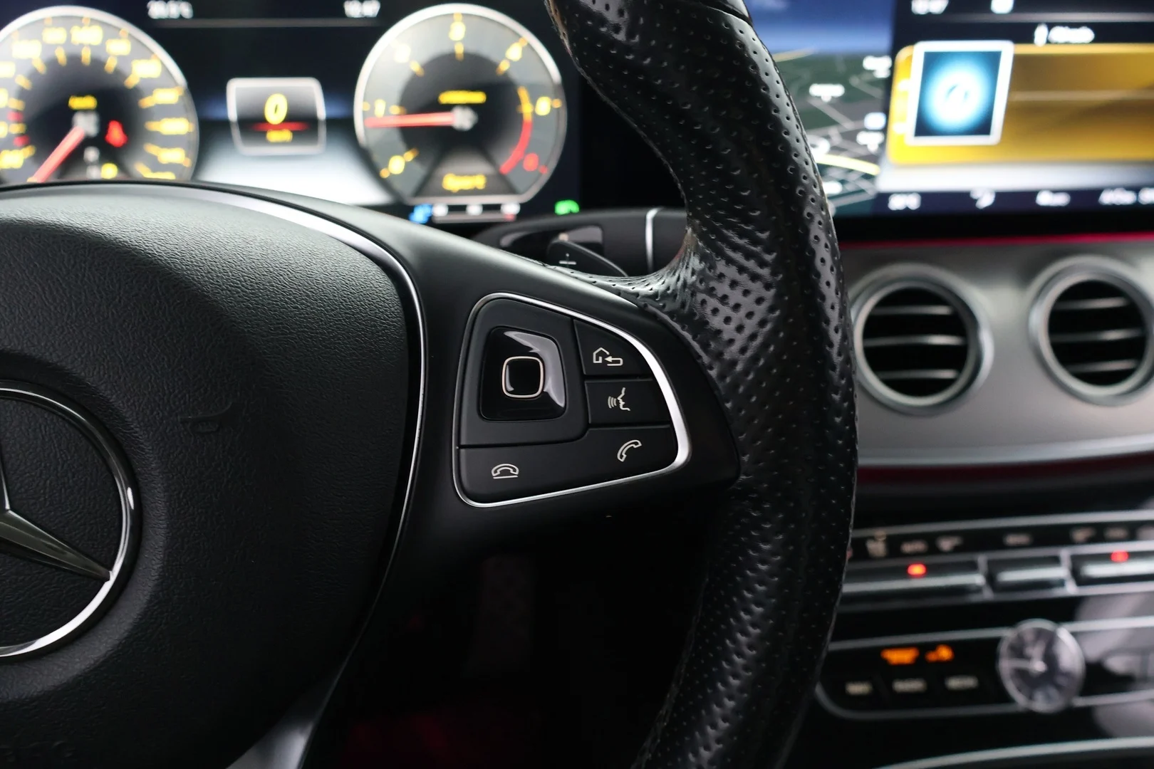 Car Image - 929ekBxqFLzH3sSUgLc3V