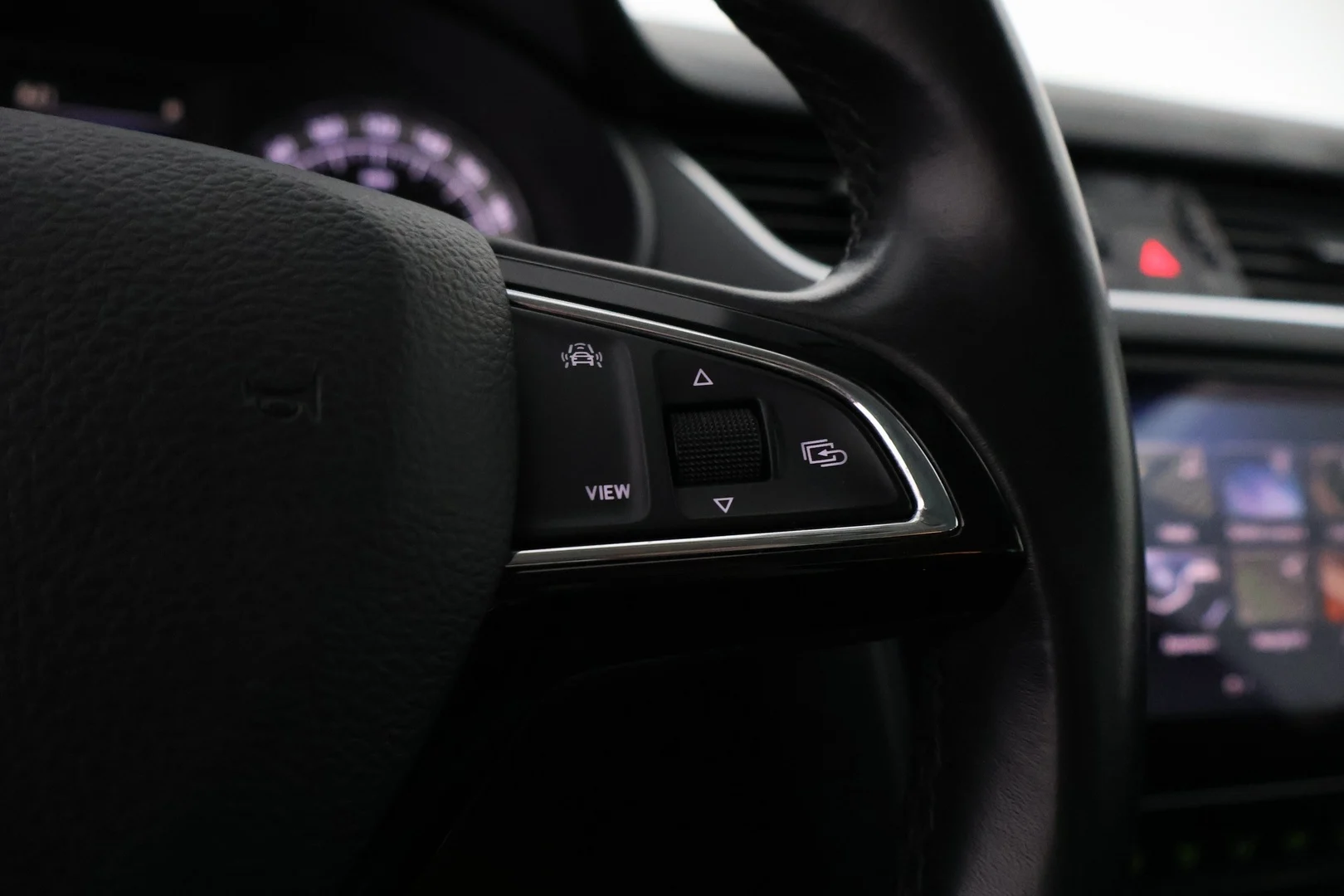 Car Image - 2TI5LPEGPD2NeeGqR4LXom