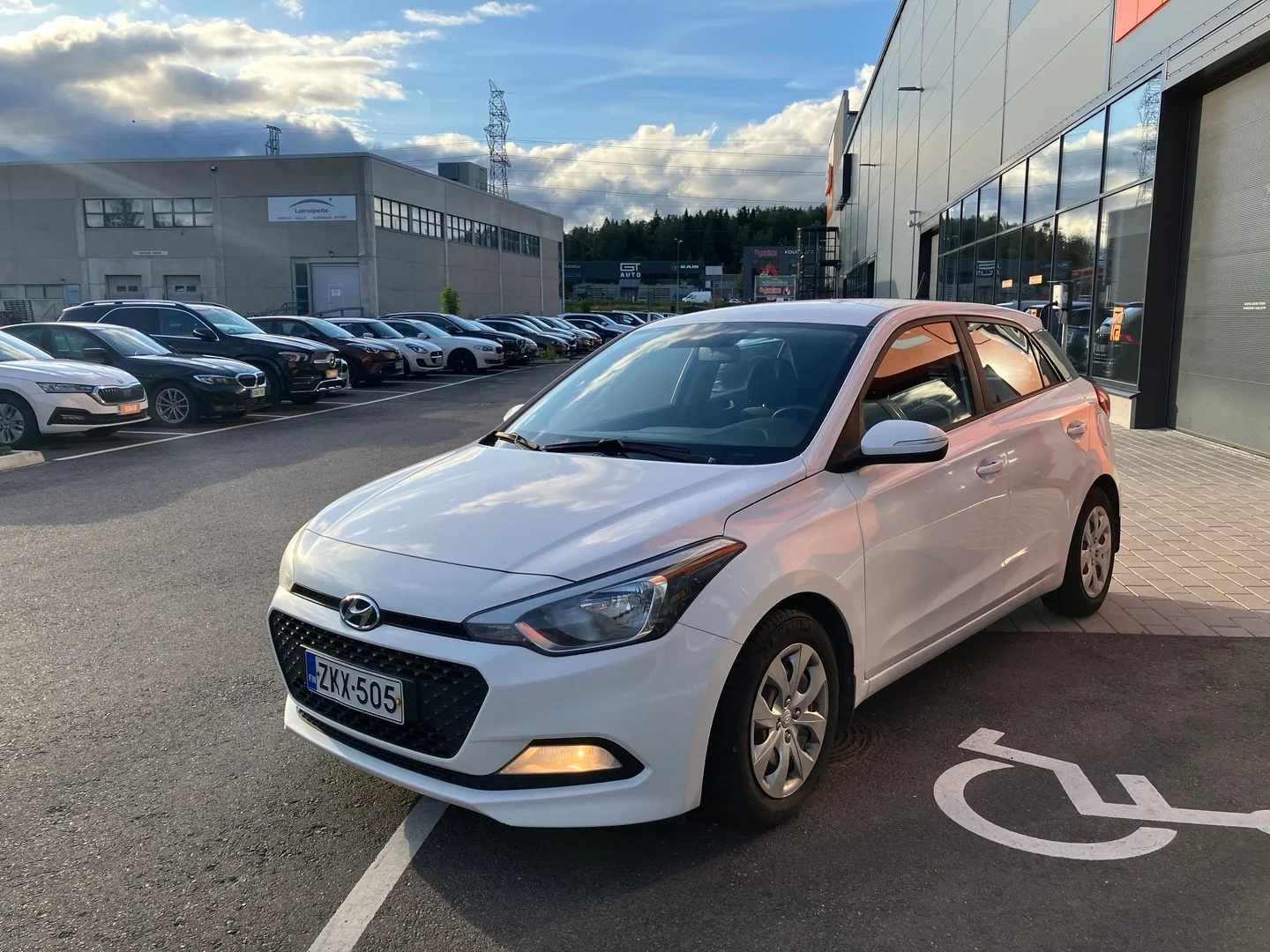 Car Image - 7I9OIgbIyILQ4Ww4SCJNHs