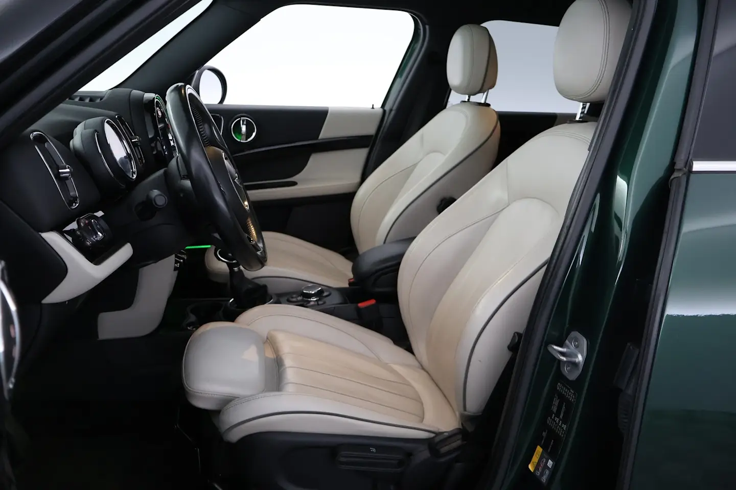 Car Image - 6da26LLYS5MV2oKUA1M9aV