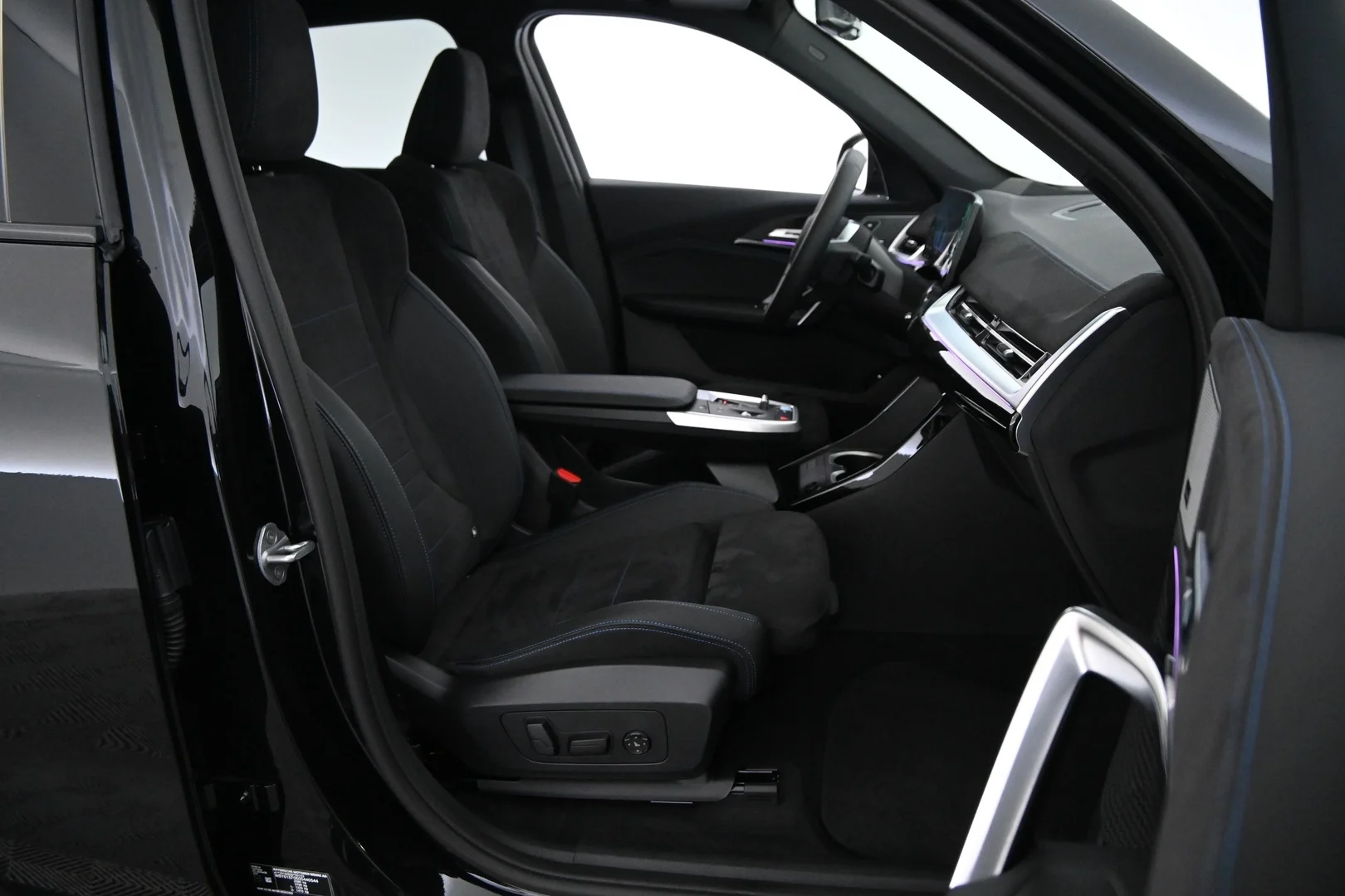 Car Image - 5vb3LWOwoHeMgRoJ5xcKcq