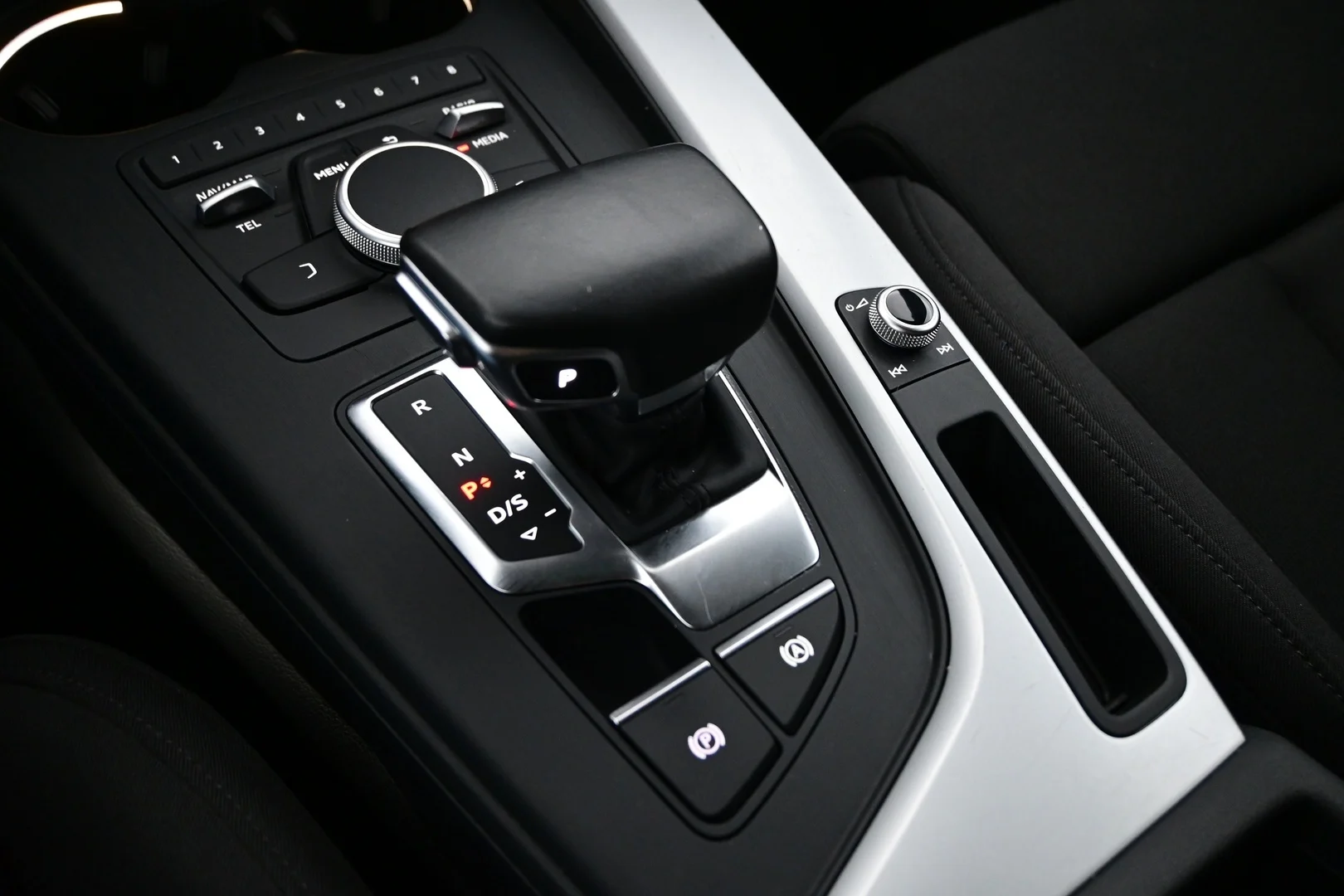 Car Image - 1aYcPEL33i1Z7Ka0vxQs1X