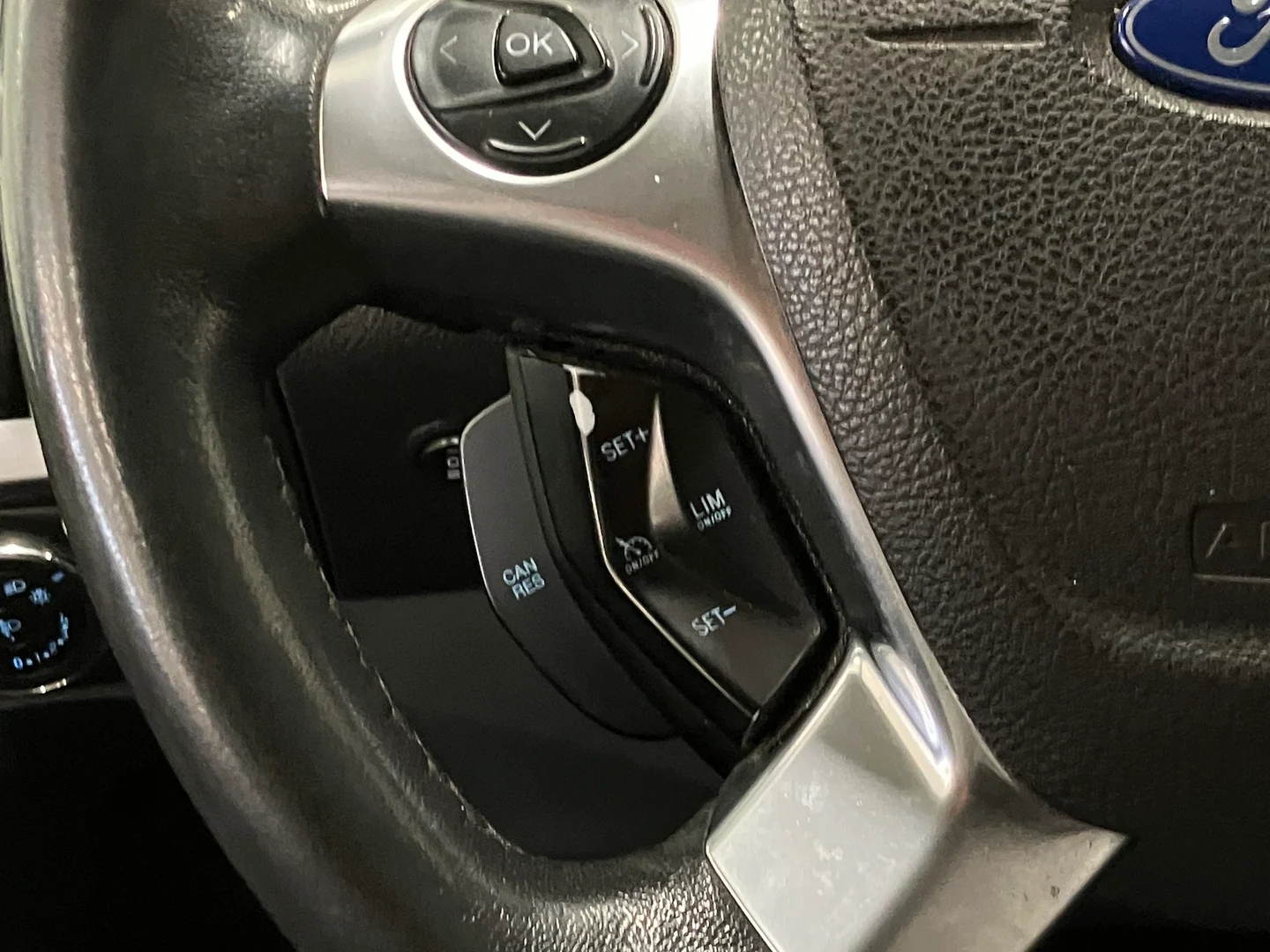 Car Image - aV5YdwJfP87Saag0sXClq