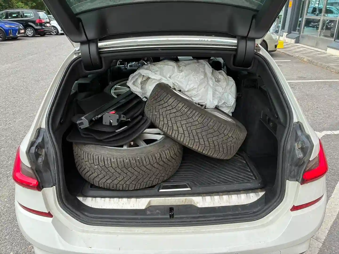 Car Image - 4j1mqlZ4KLMMkAZL13P0Kv